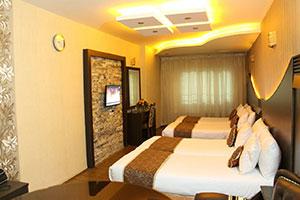  Four-bed room in Baba Taher Hotel, Hamadan 1