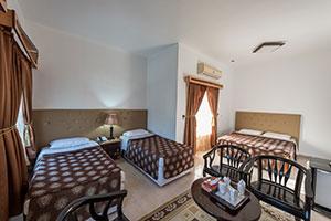  Four-bed room in Aftab Shargh Kish Hotel 1