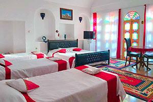  Four-bed, five-door room (Rose) in the traditional poet's house of Yazd