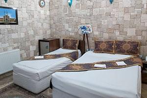  Three-bed room at Firuzeh Hotel, Yazd