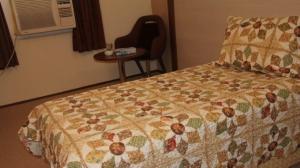  Iran Hotel Bandar Abbas, three beds