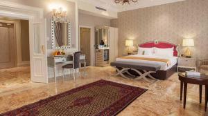  Espinas Palace Hotel Tehran Signature Suite with Balcony for Two (Floor 16-20)