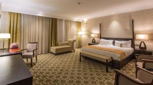 Spinas Palace Hotel Tehran Royal Family Room with Balcony for 2 People (Floor 16-20)