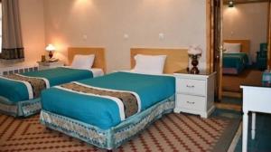  Dad Hotel Yazd, two twin beds facing the courtyard