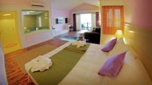 فندق Trang Kish Royal Suite مواجه للبحر ويتسع لشخصين