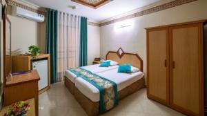  Safavi Hotel Isfahan, two twin beds