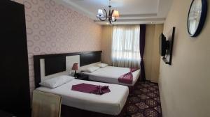  Siraj Hotel Mashhad, three beds