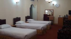  Jamshid Hotel Kermanshah, three beds