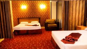  Jam Hotel Mashhad, five beds