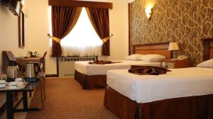  Jam Hotel Mashhad, three beds