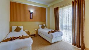  Gardenia Hotel Kish, two hotel beds