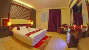  Zagros Hotel Khansar, two beds