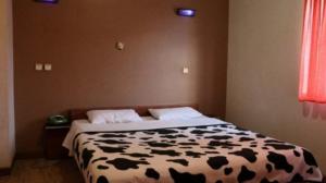 Kaveh Hotel Isfahan, two double beds