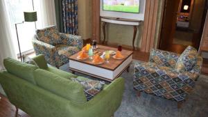  Parsian Azadi Hotel Ramsar Four-bed Suite New Hotel