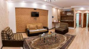 Yalda Hotel Mashhad, two-bedroom apartment with five beds (double + 2 singles + sofa)