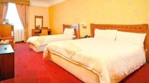  Samen Hotel Mashhad, three beds