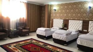  Ater Sib Hotel Sirjan, three beds