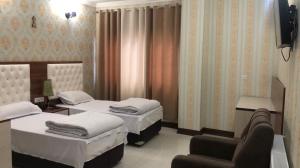  Atre Sib Hotel Sirjan, two beds