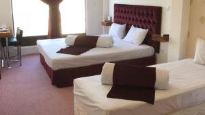  Khavar Hotel Mashhad, three beds