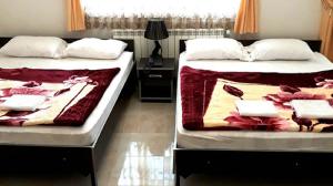  Sehat Sarein Hotel, four beds