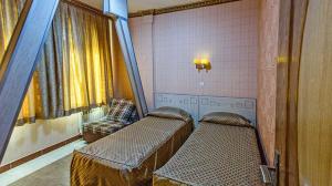  Ershad Sarein Hotel, two twin beds