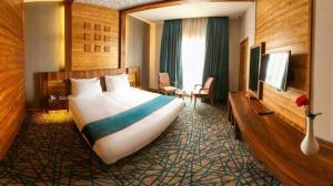  Babolsar Host Hotel Two Beds with One King Size Bed - 4 Stars