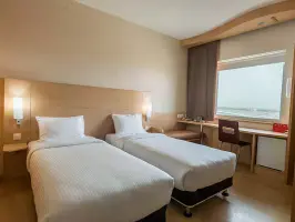  Remis Hotel Tehran, two twin beds (ten-hour stay)