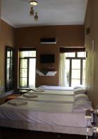  Ahmad Shamloo's four-bed room