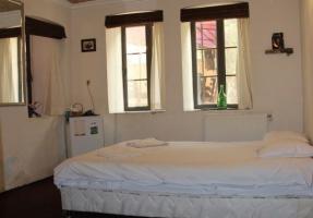  Hossein Panahi's double room