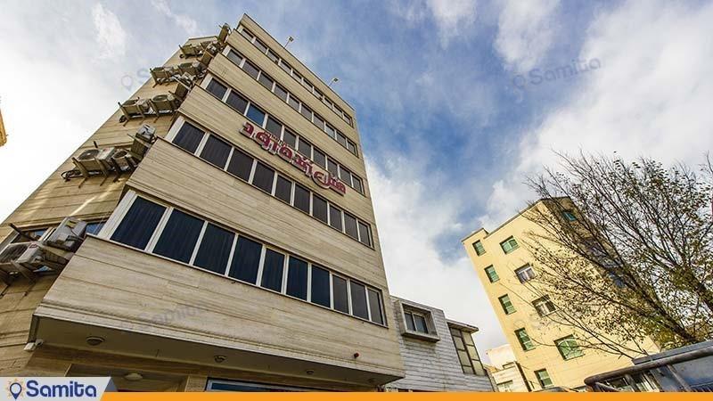  Exterior of the Zenderoud Hotel building