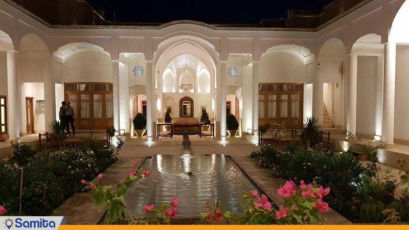  Exterior of the Saray Darb Bagh Hotel building