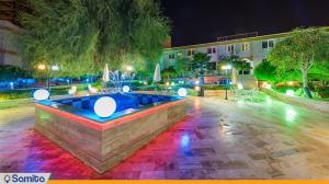  Aramesh Hotel grounds