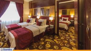  Five-person connection at Almas Hotel