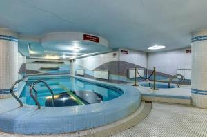  Swimming pool and sauna