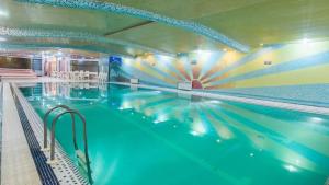  Swimming pool and sauna