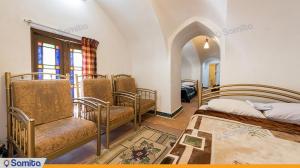  Five-bed room in the traditional Kourosh Hotel