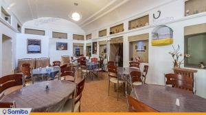  Traditional Kourosh Hotel Restaurant