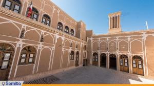  Exterior of the traditional Mehr Hotel building