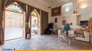  Mehr Traditional Hotel Lobby