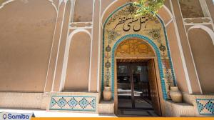  Entrance to the traditional Mozaffar Hotel