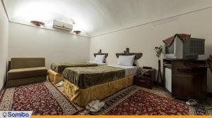  Twin room at the Traditional Rose Hotel