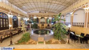  Courtyard of the Traditional Rose Hotel