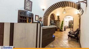 الاستقبال في فندق روز التقليدي