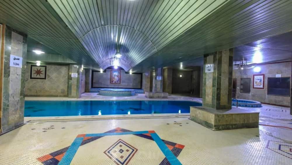 حمام سباحة وساونا