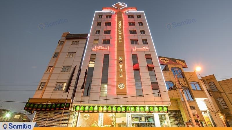 نمای ساختمان هتل استقلال