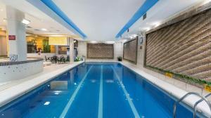 استخر و سونا