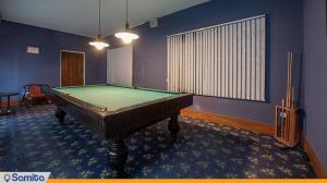 میز بیلیارد هتل جهانگردی