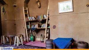 کافه کتاب هتل سنتی خونه نقلی