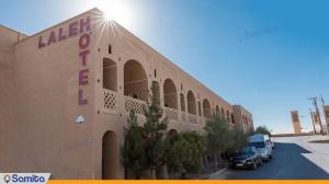 نمای ساختمان هتل سنتی لاله
