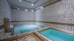 استخر و سونا